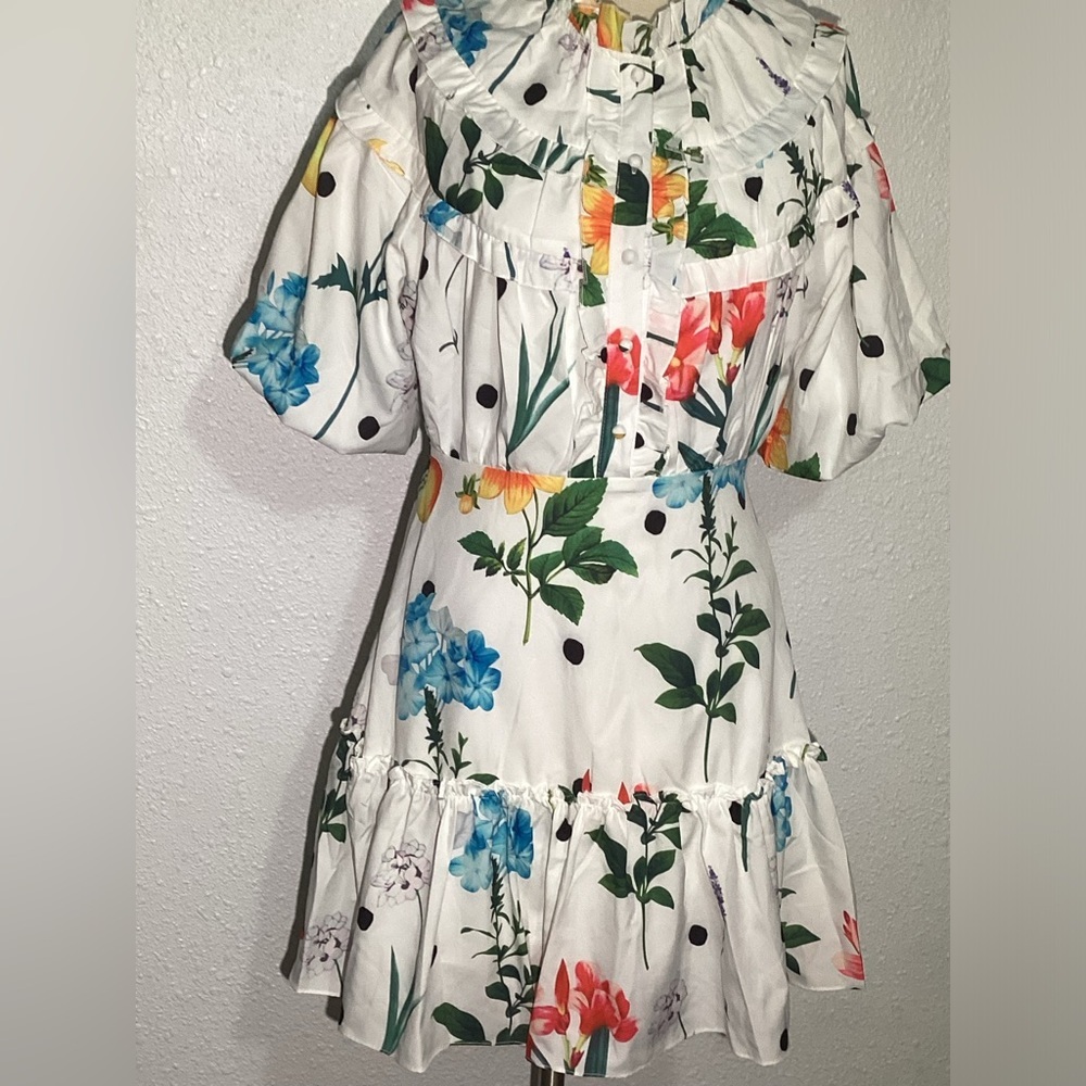 Beulah White Floral dress size small